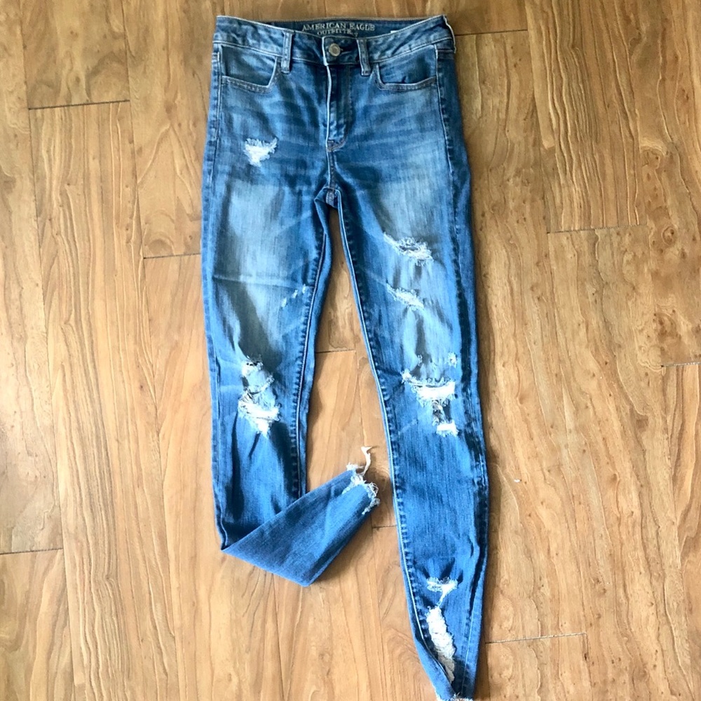 AMERICAN EAGLE Long Distressed High Rise Jeggings